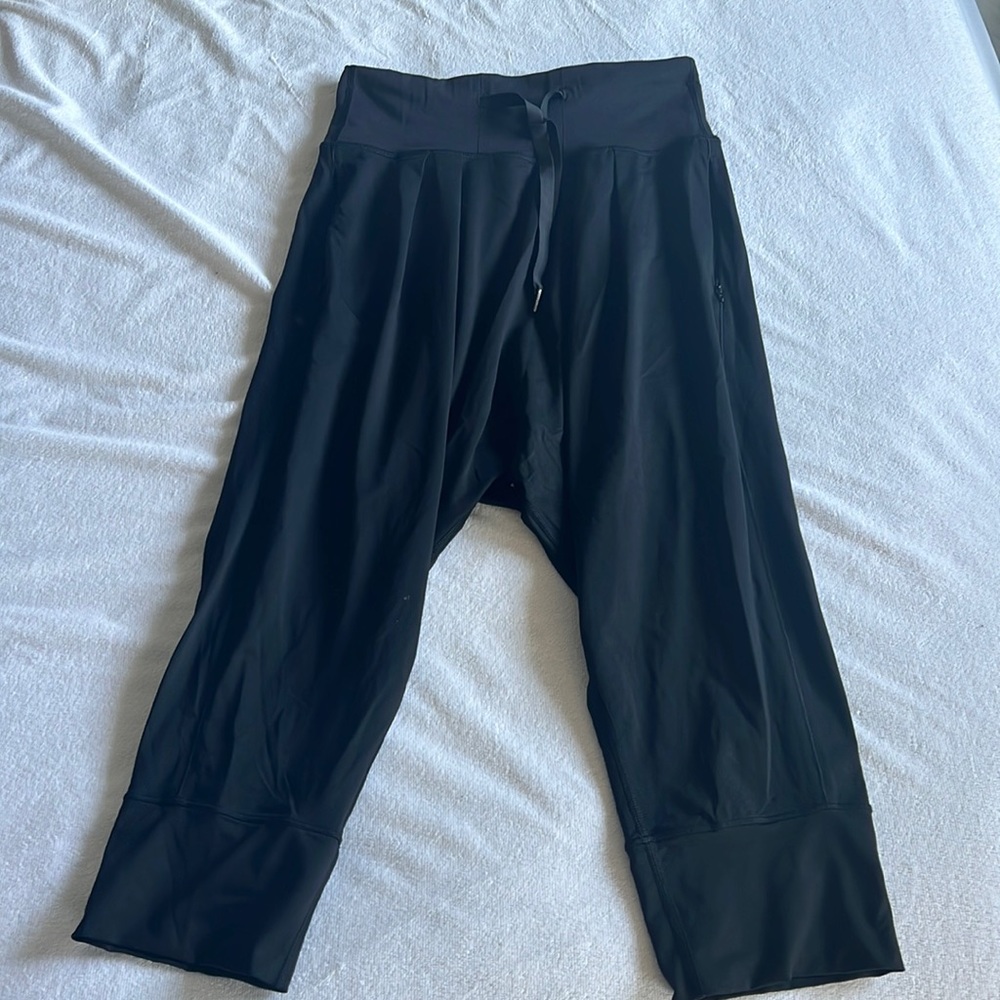 Lululemon drop crotch capri